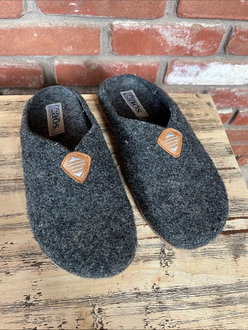 Taos Footwear Dark Gray Wool Clog Mules Size 38 Excellent Condition Unisex